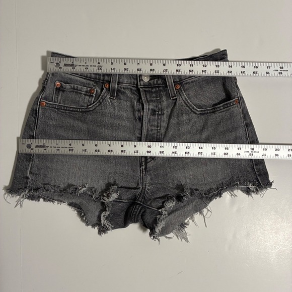 Levis 501 Womens High Rise Distressed Denim Shorts Faded Black Size 27 Button - Picture 5 of 7